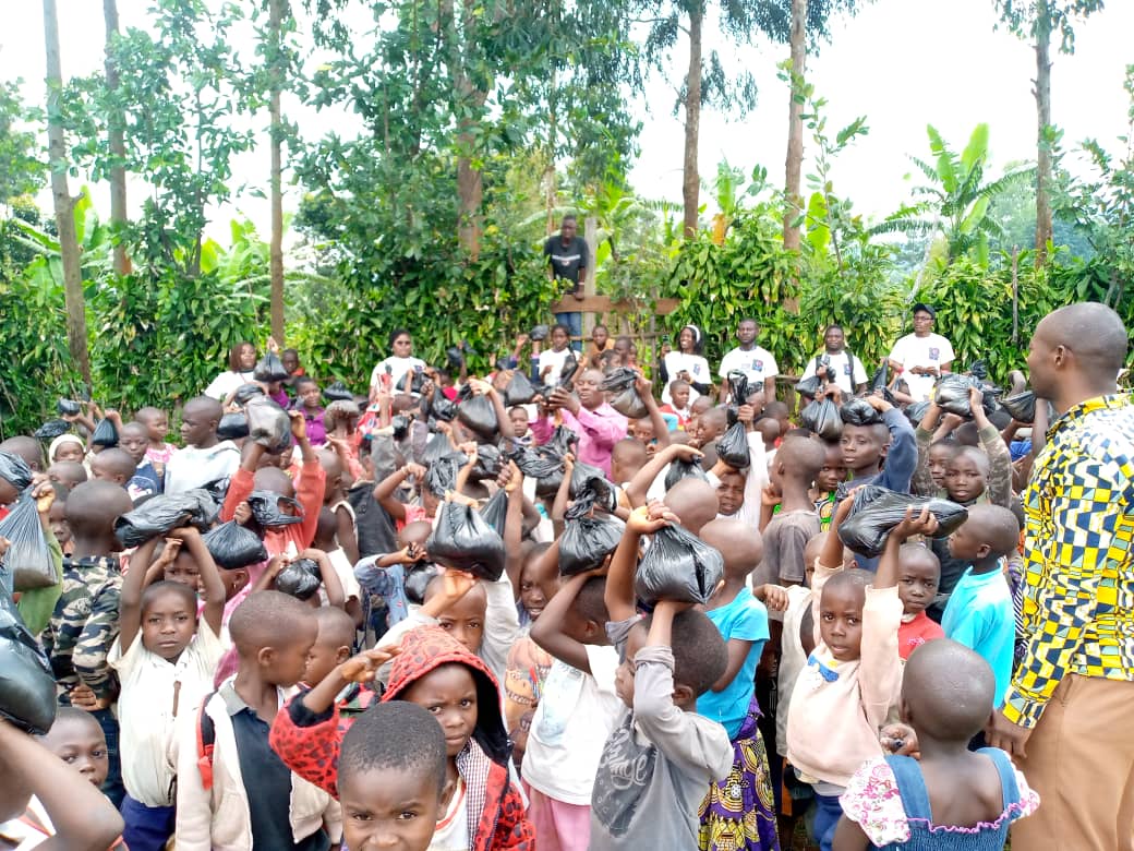 Kabonjo — enfants cahiers